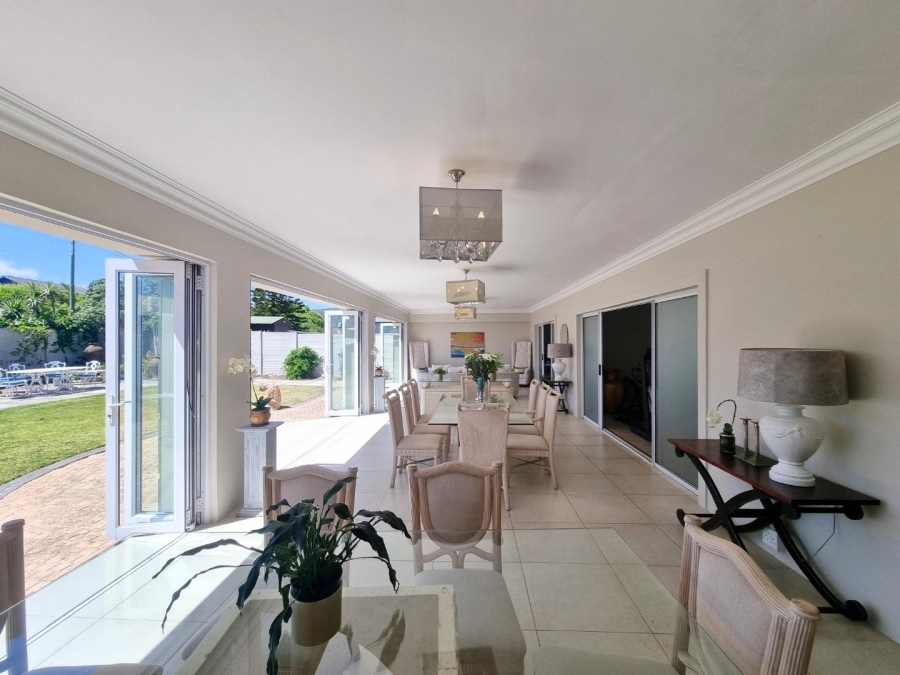 5 Bedroom Property for Sale in Sandbaai Western Cape